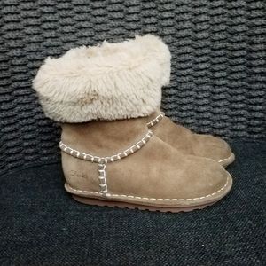 Girl winter suede Clarks boots size 9.5
